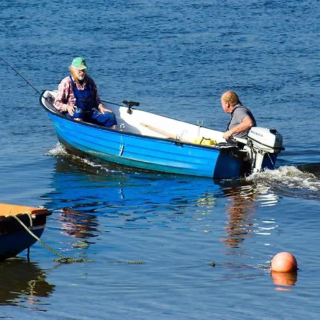 לינה וארוחת בוקר Eagle's Nest 4*