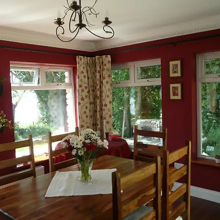 לינה וארוחת בוקר Eagle's Nest 4*