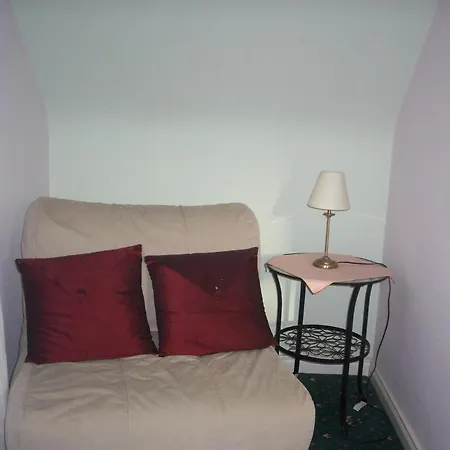 לינה וארוחת בוקר Eagle's Nest 4*