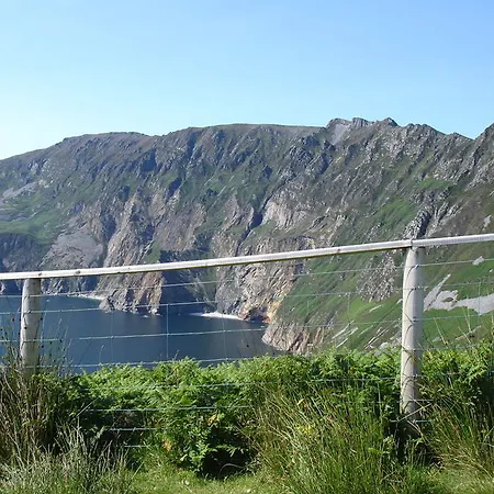 לינה וארוחת בוקר Eagle's Nest 4*